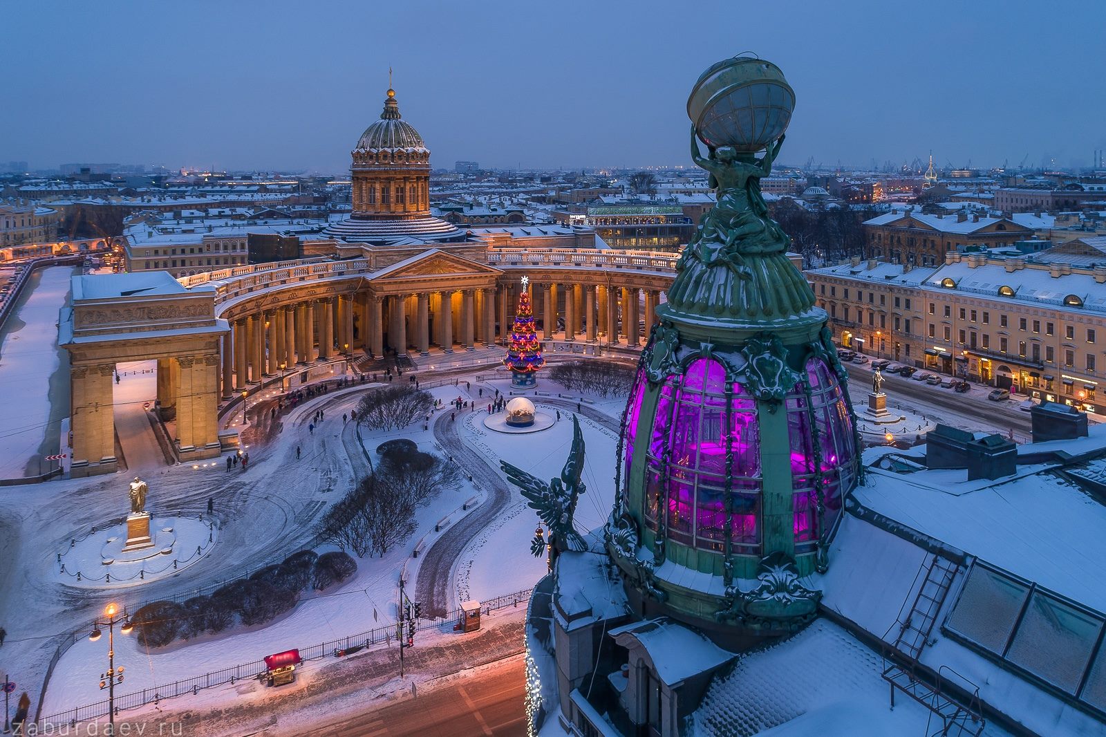 Дом Зингера и Казанский собор зимой